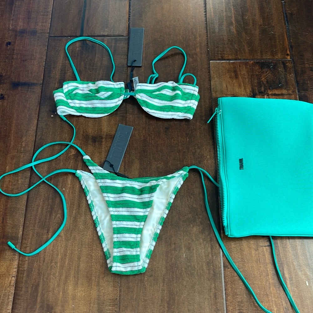 BRAND NEW triangl bikini!!! Size XS